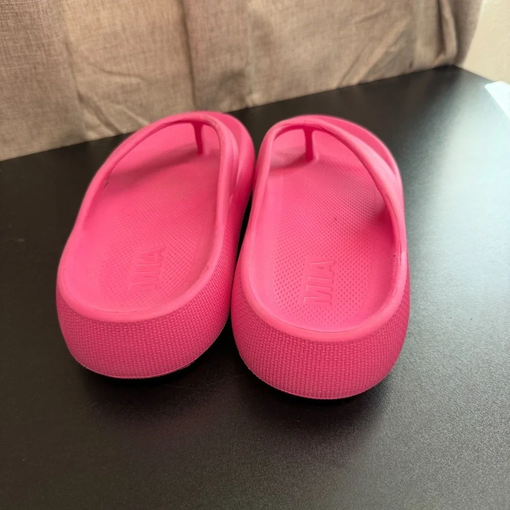 MIA Summer Flip Flops Sandals Women's 9M Pink Casual Comfort‎ Beach Pool Lounge